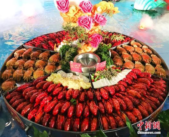 小龍蝦橫行德國柏林 政府鼓勵吃貨們大快朵頤！