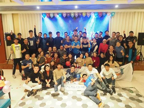 說明: C:Userswangq1317Desktop（新聞）2018甜蜜跑即將起跑，賽道跑團加油站成為最大亮點（新聞）2018甜蜜跑即將起跑，賽道跑團加油站成為最大亮點花兒與少年跑團.jpg