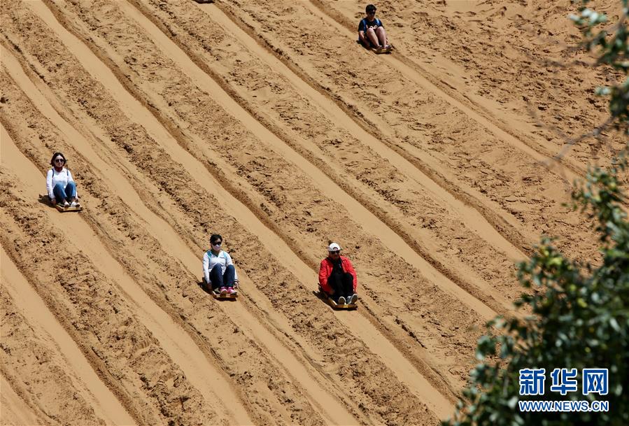 （寧夏60年）（7）寧夏中衛(wèi)：科學(xué)治沙顯成效